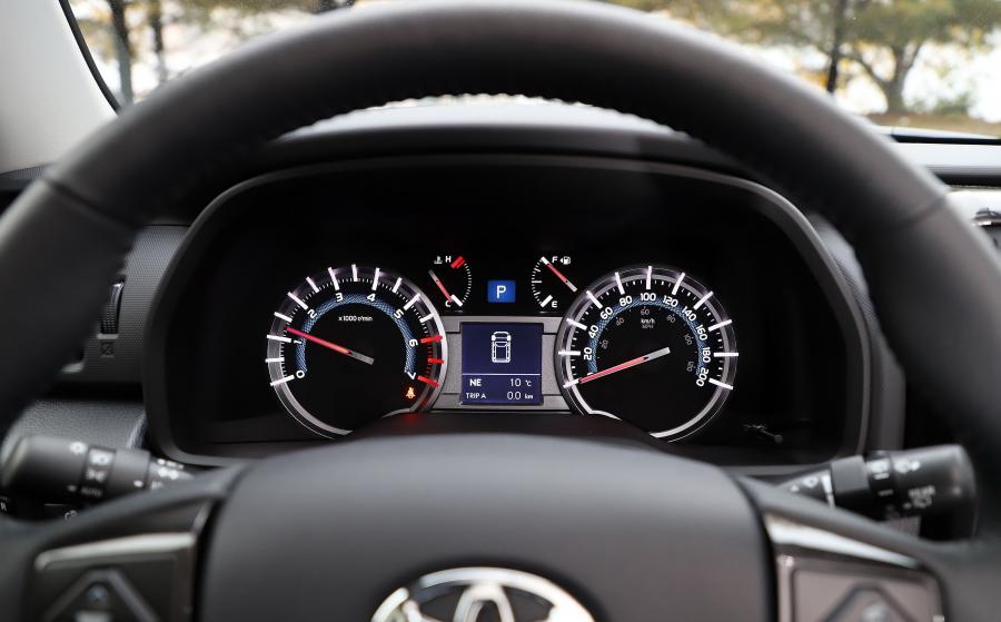 Панель приборов Toyota 4Runner TRD Pro (N280) 2018 года  (NA) (фото 14 из 38)